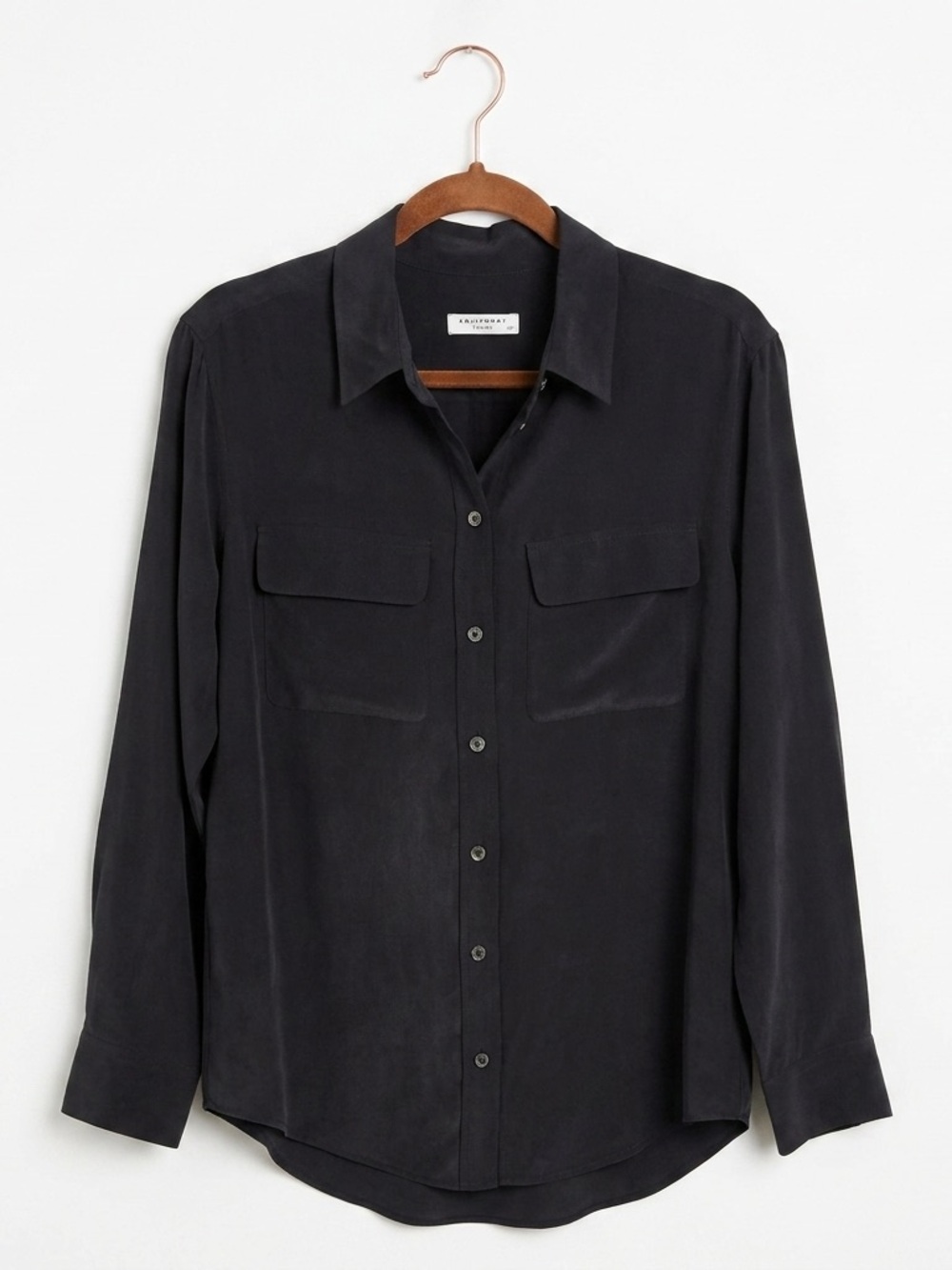 Equipment Femme 100% Silk Slim Signature Blouse True Black Size S Quiet Luxury